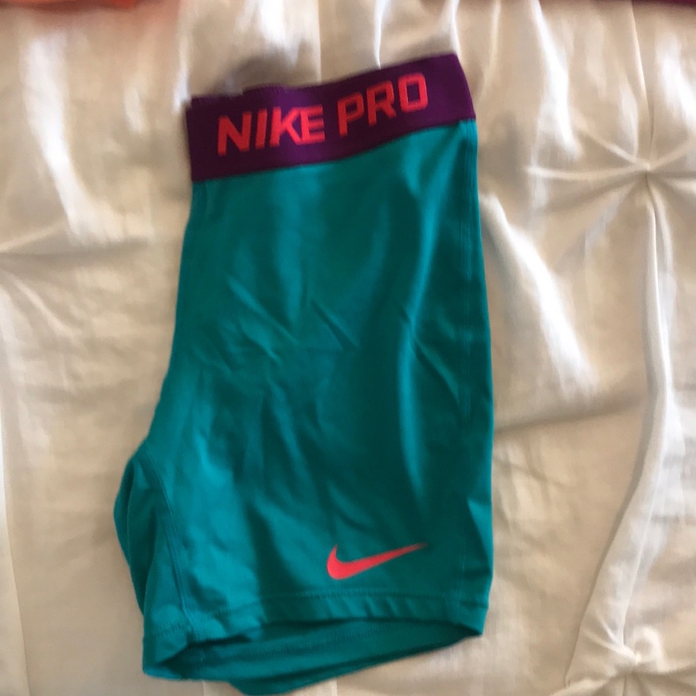 nike pro shorts youth L